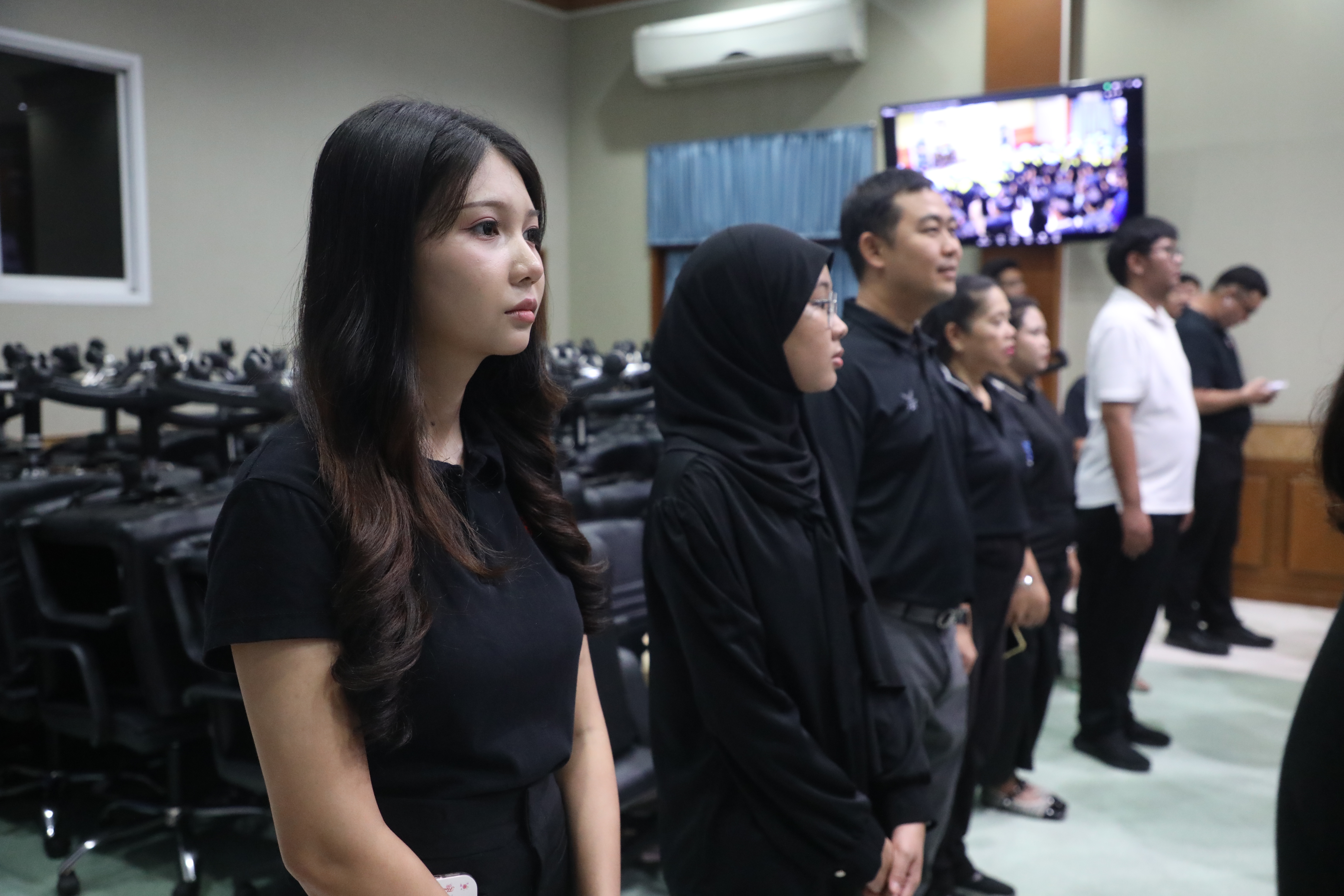 title - ส.ป.ก. จัดกิจกรรม “ประดิษฐ์ดอกไม้ถวายความอาลัย” ส่งเสริมสนับสนุนให้บุคลากรมีจิตสาธารณะและมีส่วนร่วมในการบำเพ็ญสาธารณะประโยชน์